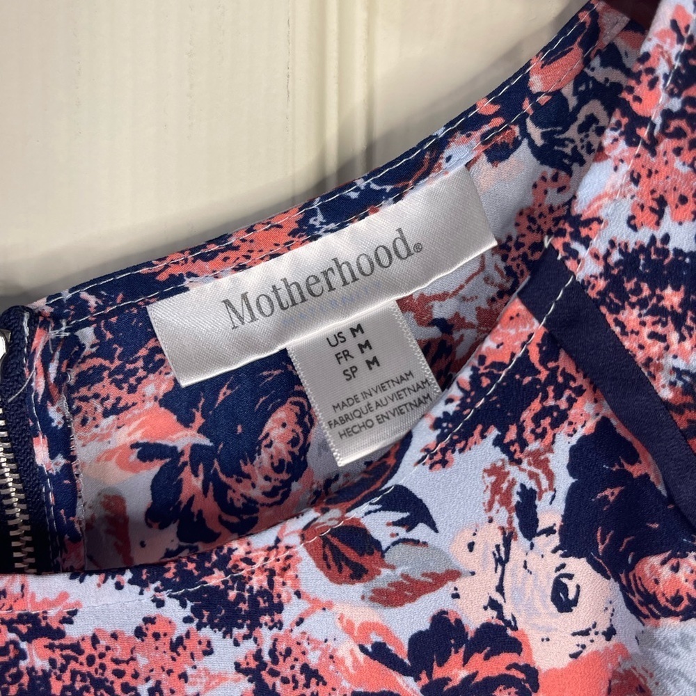 Mortherhood short sleeve floral blouse with zipper in the back. - Picture 4 of 8
